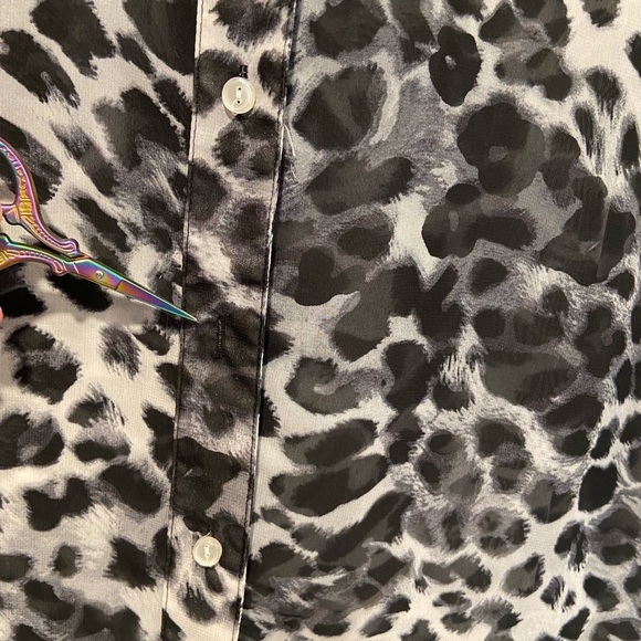 Ambiance Apparel Size M 3/4 Tab Sleeve Sheer Button Down Snow Leopard Print Top - Picture 7 of 12
